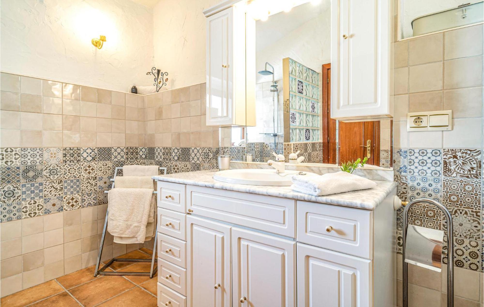 Gorgeous Home In Cajiz With Wifi Cajis Luaran gambar
