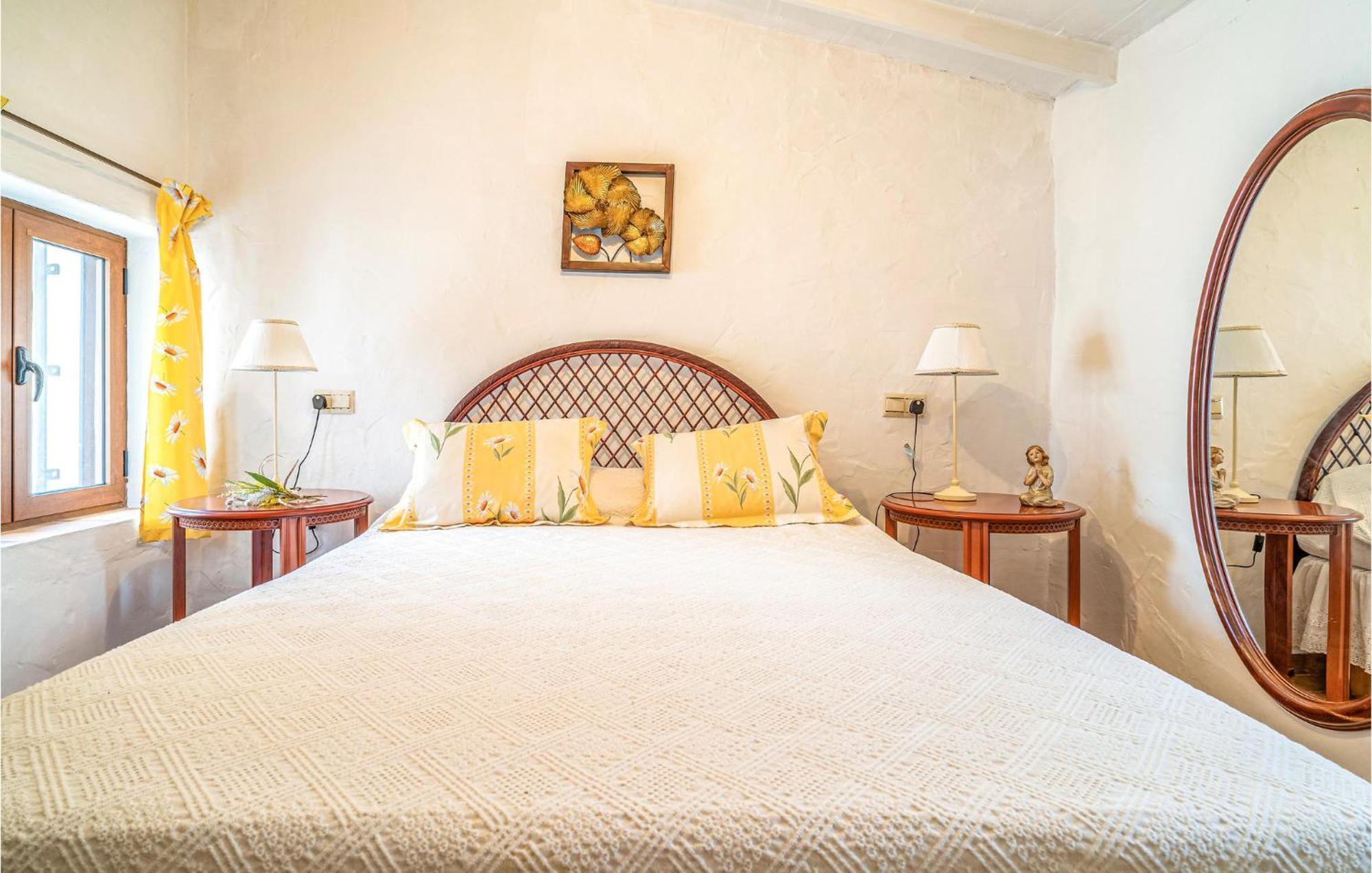 Gorgeous Home In Cajiz With Wifi Cajis Luaran gambar